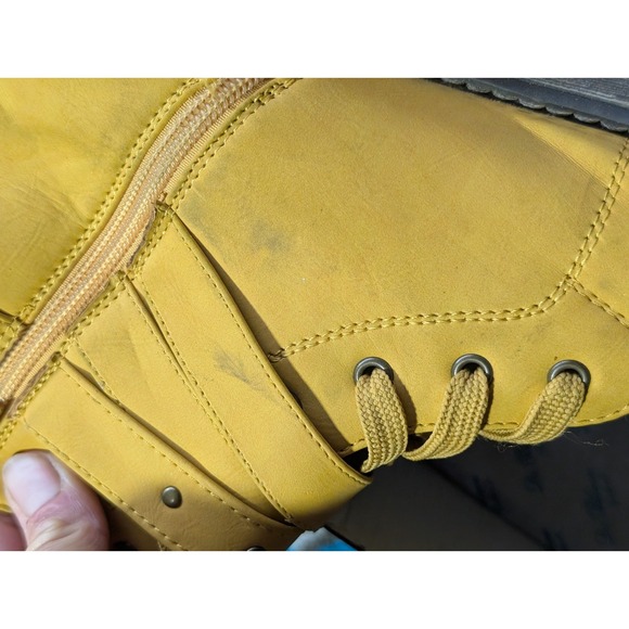 Boots - Picture 4 of 5